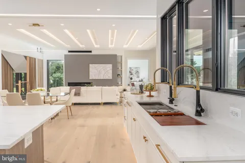 $3,195,000 | 104 Mashie Court Southeast, Vienna, VA 22180