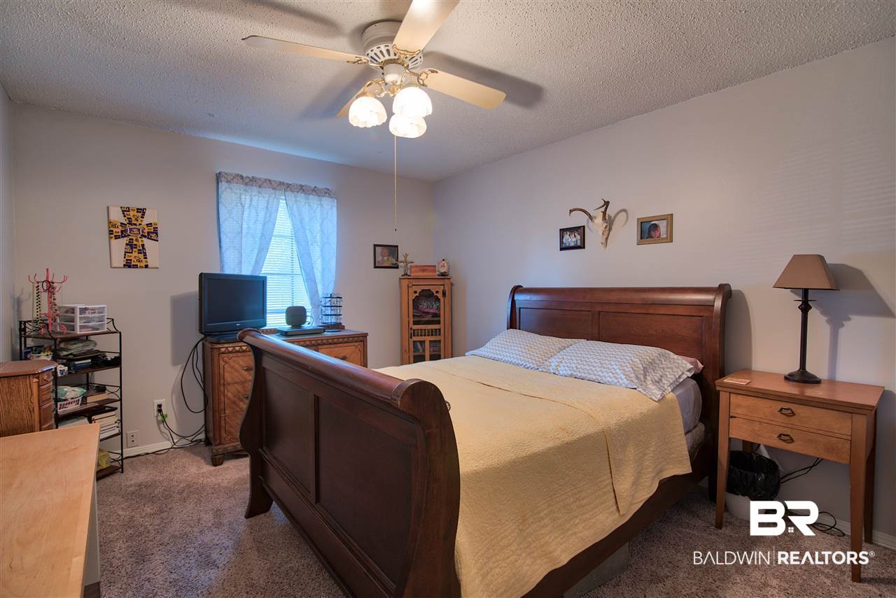 7450 Oak Drive Foley, AL 36535 - Photo 22 of 31 Guest Bedroom
