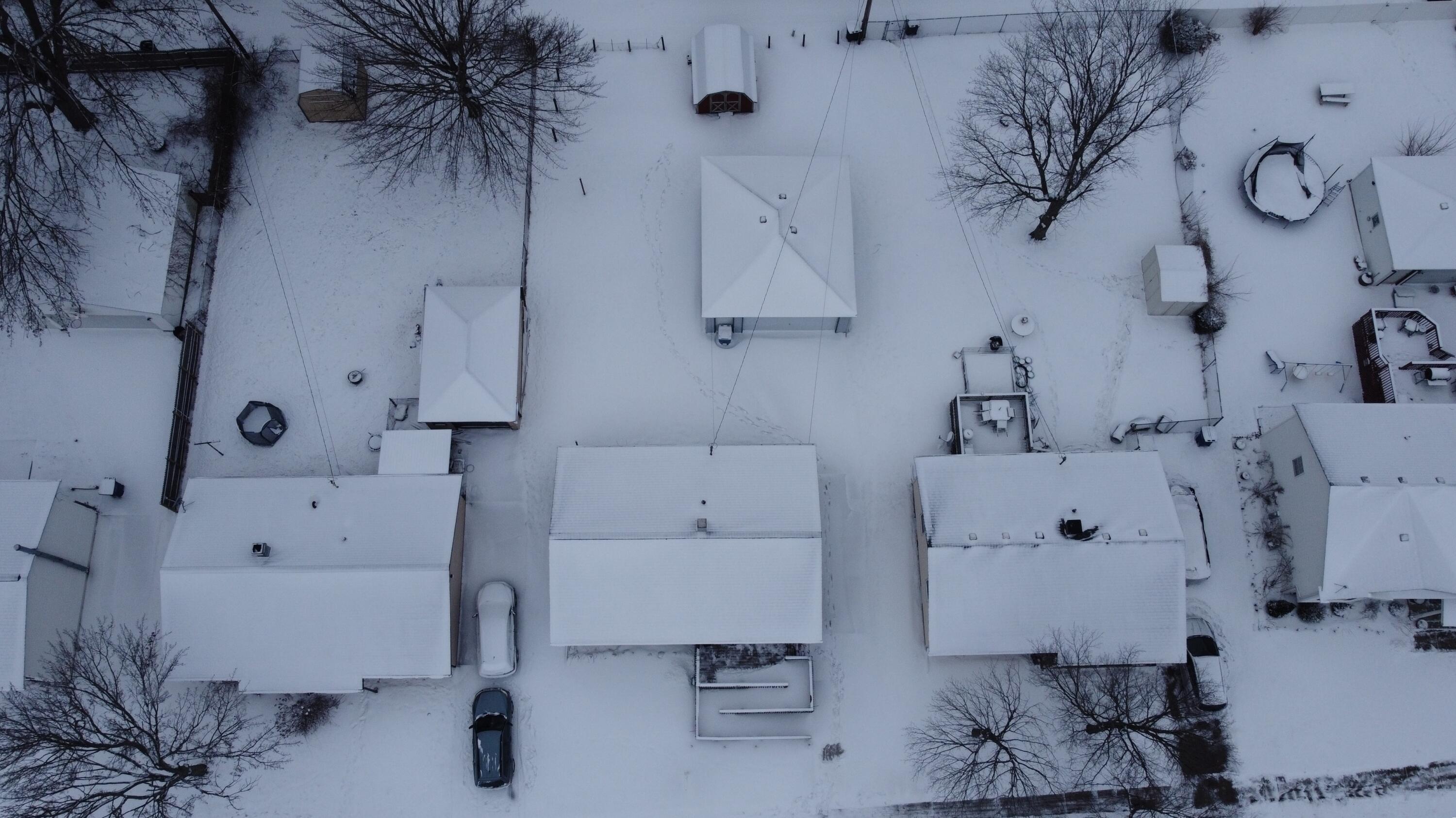 309 Redpath Avenue Michigan City, IN 46360 - Photo 25 of 27 a bathroom with a bathtub sink and mirror