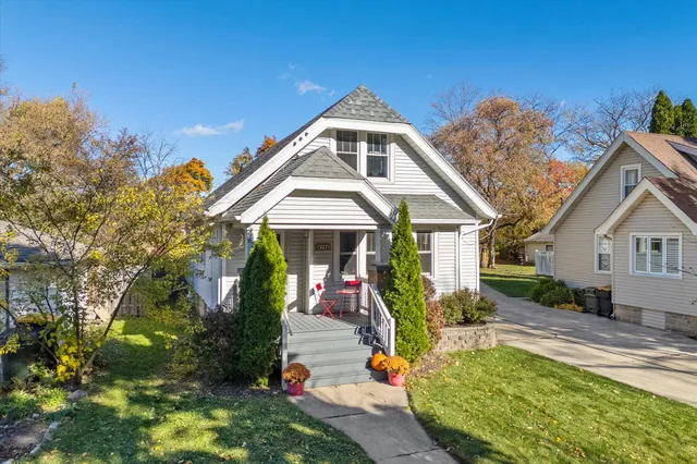 $400,000 | 6742 Hillside Lane, Wauwatosa, WI 53213