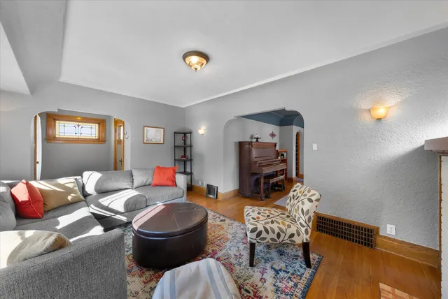 $400,000 | 6742 Hillside Lane, Wauwatosa, WI 53213