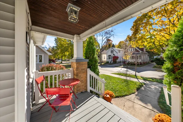 $400,000 | 6742 Hillside Lane, Wauwatosa, WI 53213