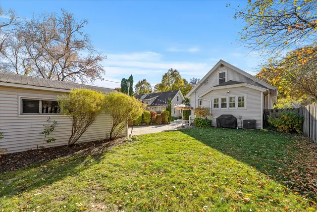 $400,000 | 6742 Hillside Lane, Wauwatosa, WI 53213