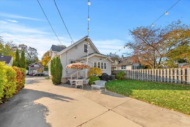 $400,000 | 6742 Hillside Lane, Wauwatosa, WI 53213