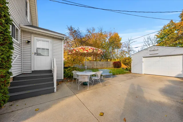 $400,000 | 6742 Hillside Lane, Wauwatosa, WI 53213