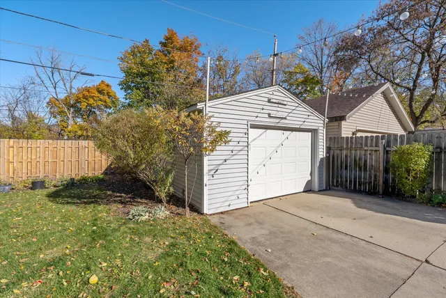 $400,000 | 6742 Hillside Lane, Wauwatosa, WI 53213