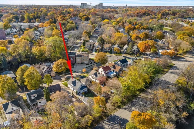 $400,000 | 6742 Hillside Lane, Wauwatosa, WI 53213