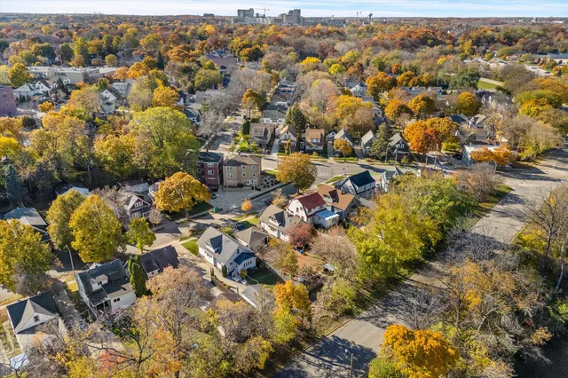 $400,000 | 6742 Hillside Lane, Wauwatosa, WI 53213