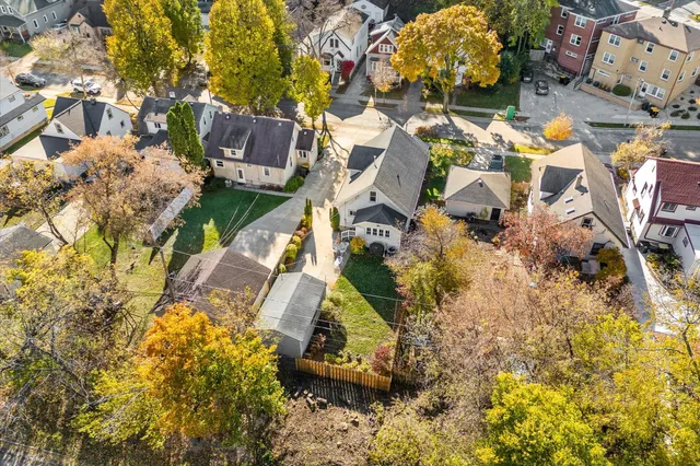 $400,000 | 6742 Hillside Lane, Wauwatosa, WI 53213