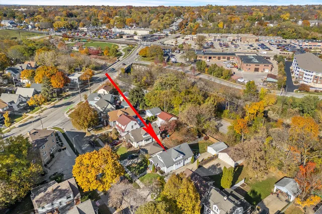 $400,000 | 6742 Hillside Lane, Wauwatosa, WI 53213