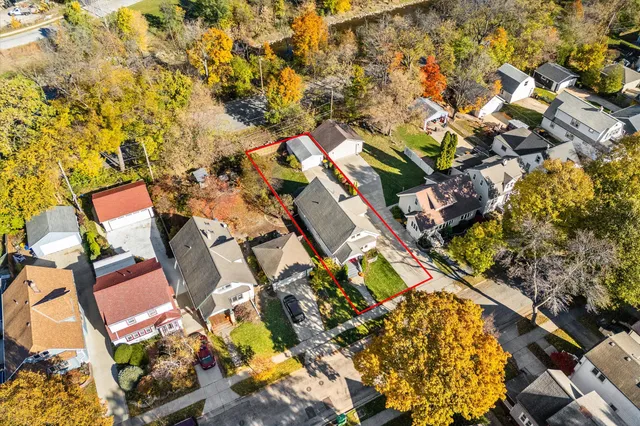 $400,000 | 6742 Hillside Lane, Wauwatosa, WI 53213