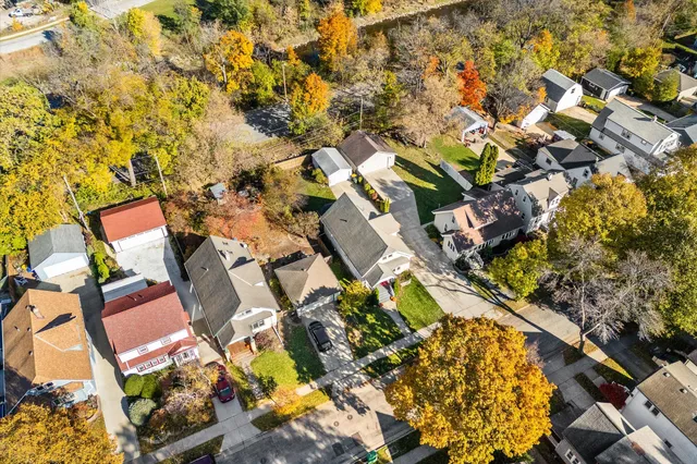 $400,000 | 6742 Hillside Lane, Wauwatosa, WI 53213