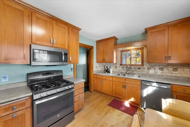 $400,000 | 6742 Hillside Lane, Wauwatosa, WI 53213