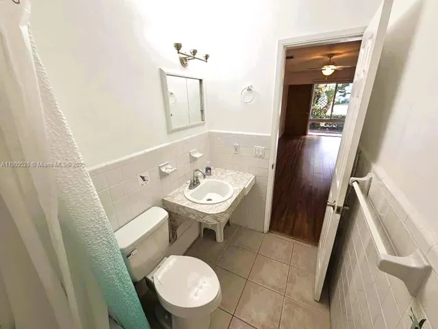 $2,450 | 3217 Northeast 7th Place, Unit 1, Pompano Beach, FL 33062