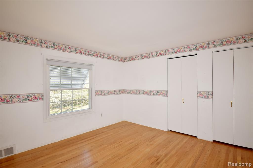 32855 Old Post Road Franklin, MI 48025 - Photo 23 of 36