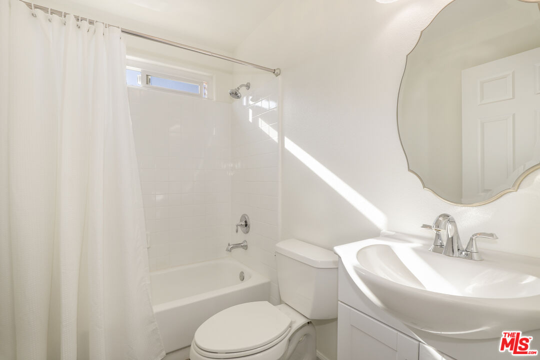 25802 Blake Court Stevenson Ranch, CA 91381 - Photo 17 of 28 Gallery Image 17
