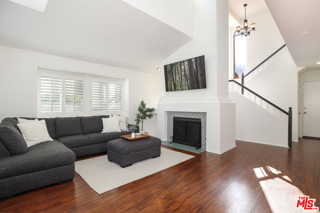 25802 Blake Court Stevenson Ranch, CA 91381 - Photo 3 of 28 Gallery Image 3