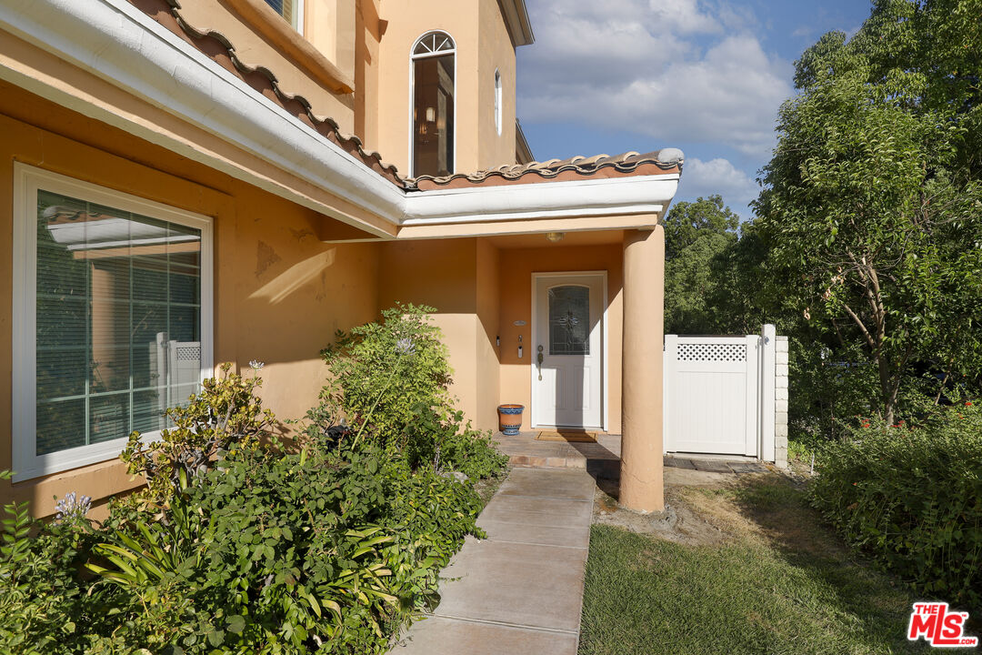 25802 Blake Court Stevenson Ranch, CA 91381 - Photo 5 of 28 Gallery Image 5