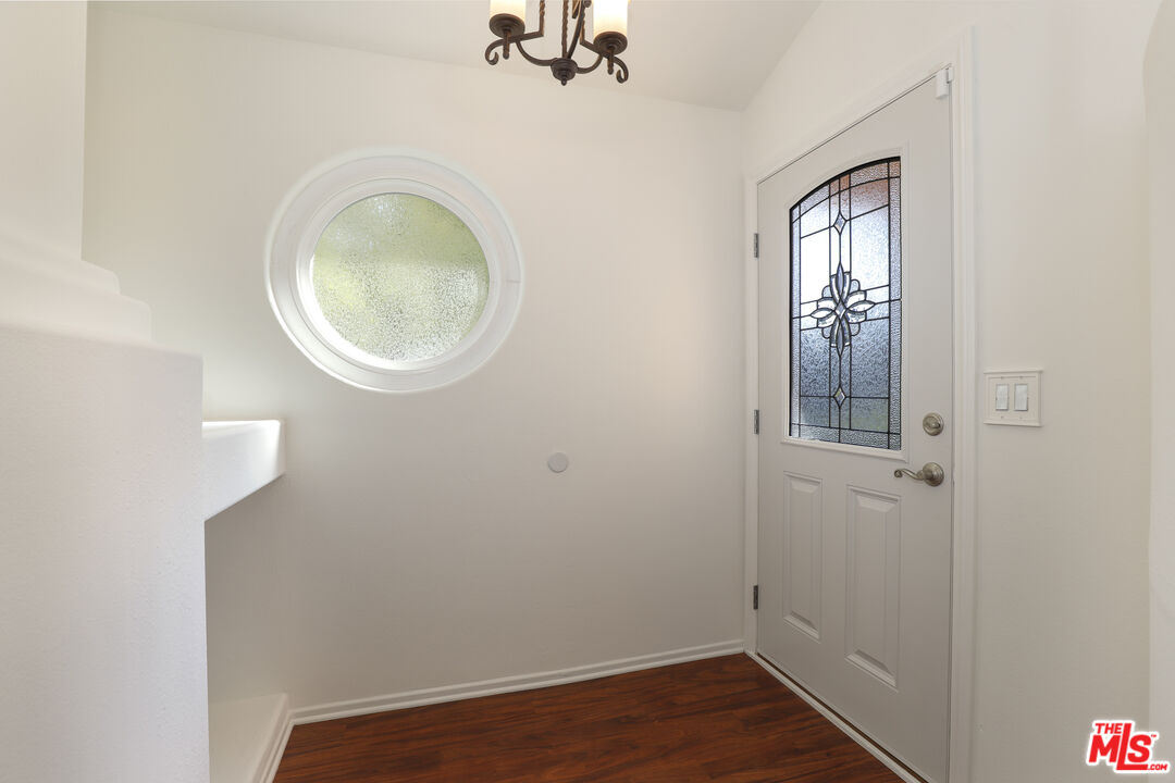 25802 Blake Court Stevenson Ranch, CA 91381 - Photo 6 of 28 Gallery Image 6