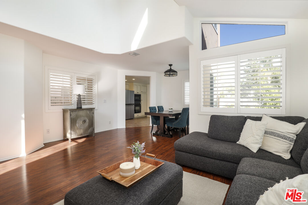 25802 Blake Court Stevenson Ranch, CA 91381 - Photo 8 of 28 Gallery Image 8