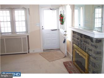 165 Chatham Road Upper Darby, PA 19082 - Photo 3 of 12 Living Room