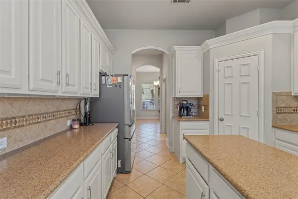 $595,000 | 2302 Grizzly Run Lane, Euless, TX 76039