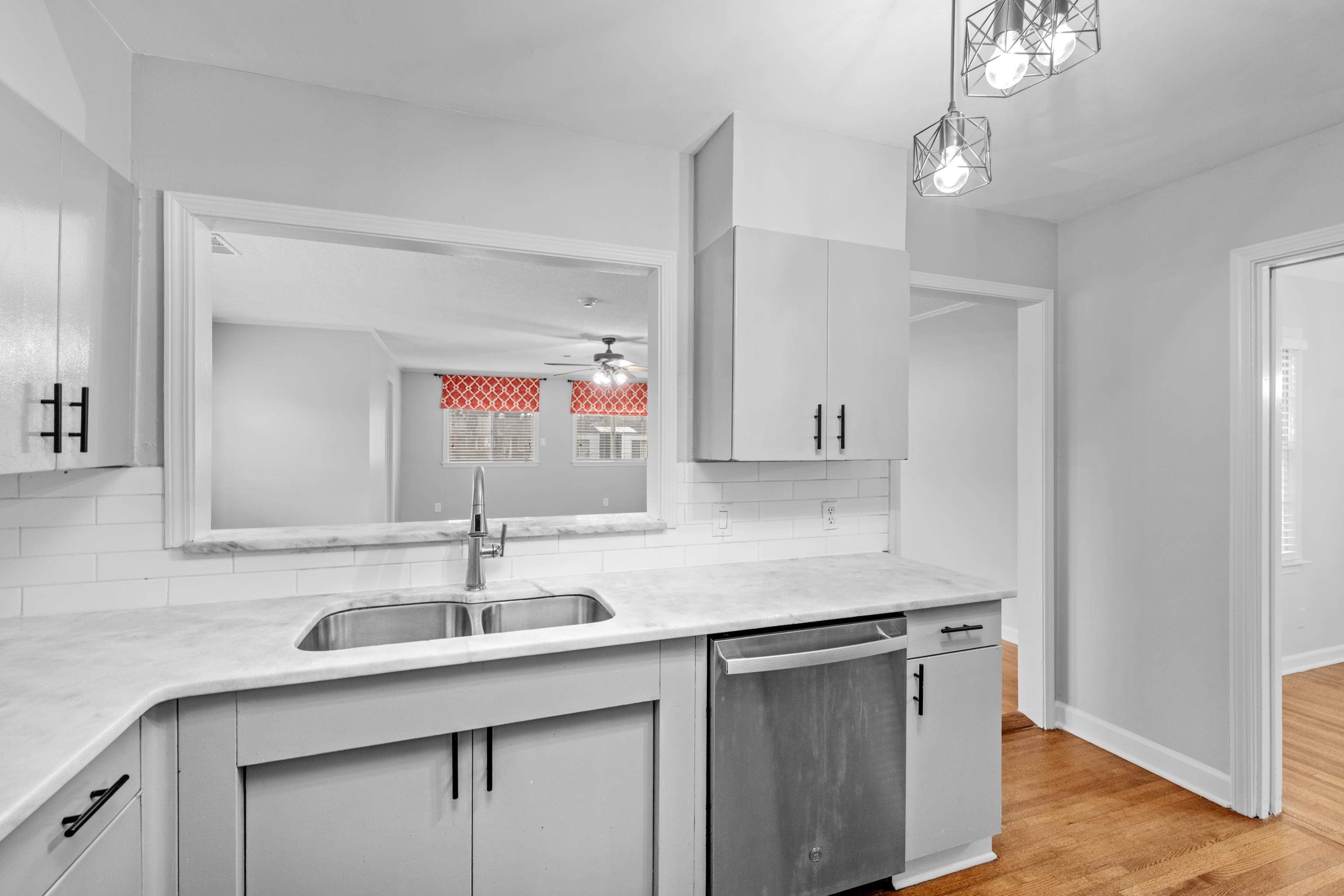 1453 Colonial Road Memphis, TN 38117 - Photo 11 of 36