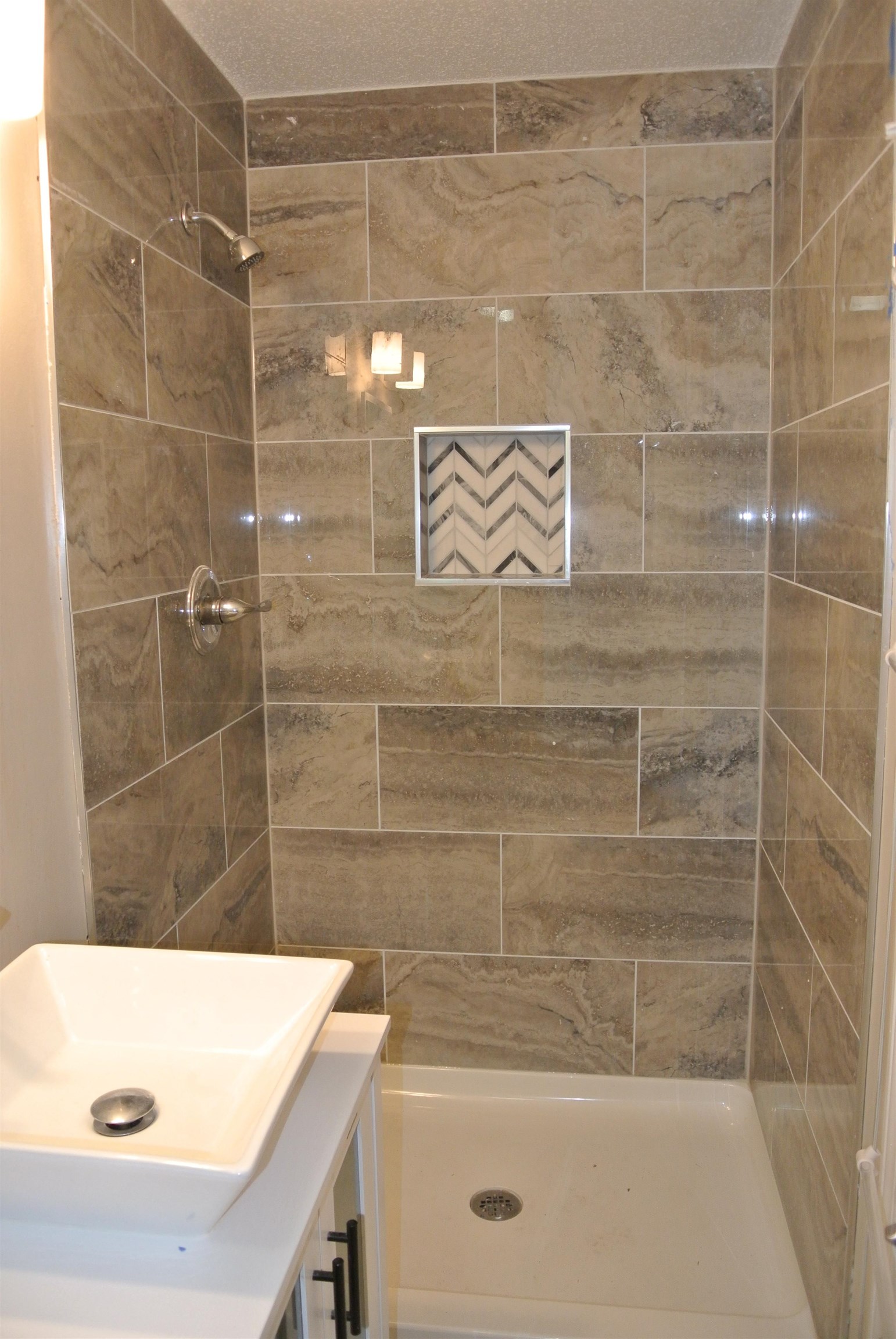 1453 Colonial Road Memphis, TN 38117 - Photo 16 of 19 a bathroom with a shower and a sink