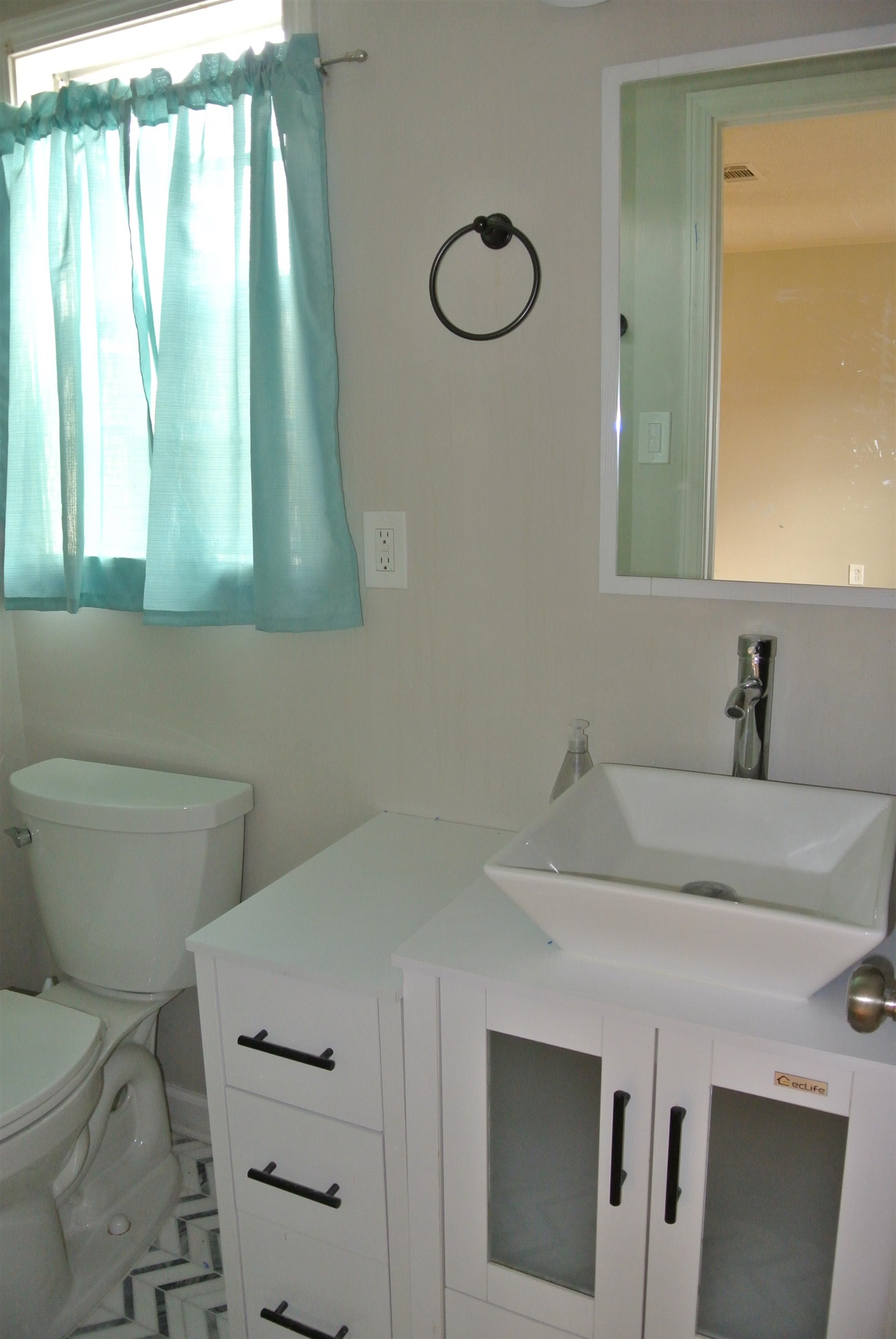 1453 Colonial Road Memphis, TN 38117 - Photo 17 of 19 a bathroom with a sink and a toilet