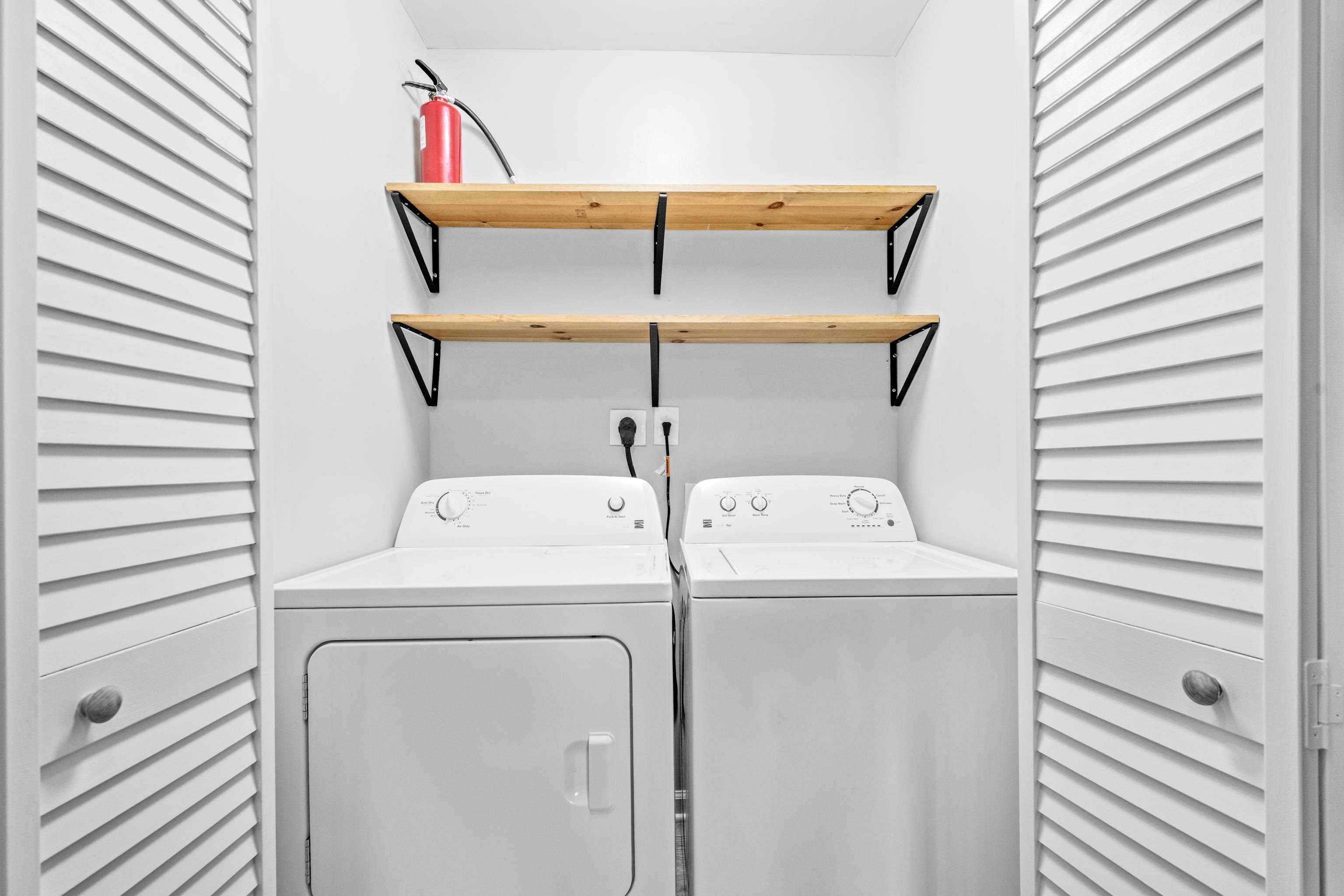 1453 Colonial Road Memphis, TN 38117 - Photo 34 of 36 a utility room with dryer and washer