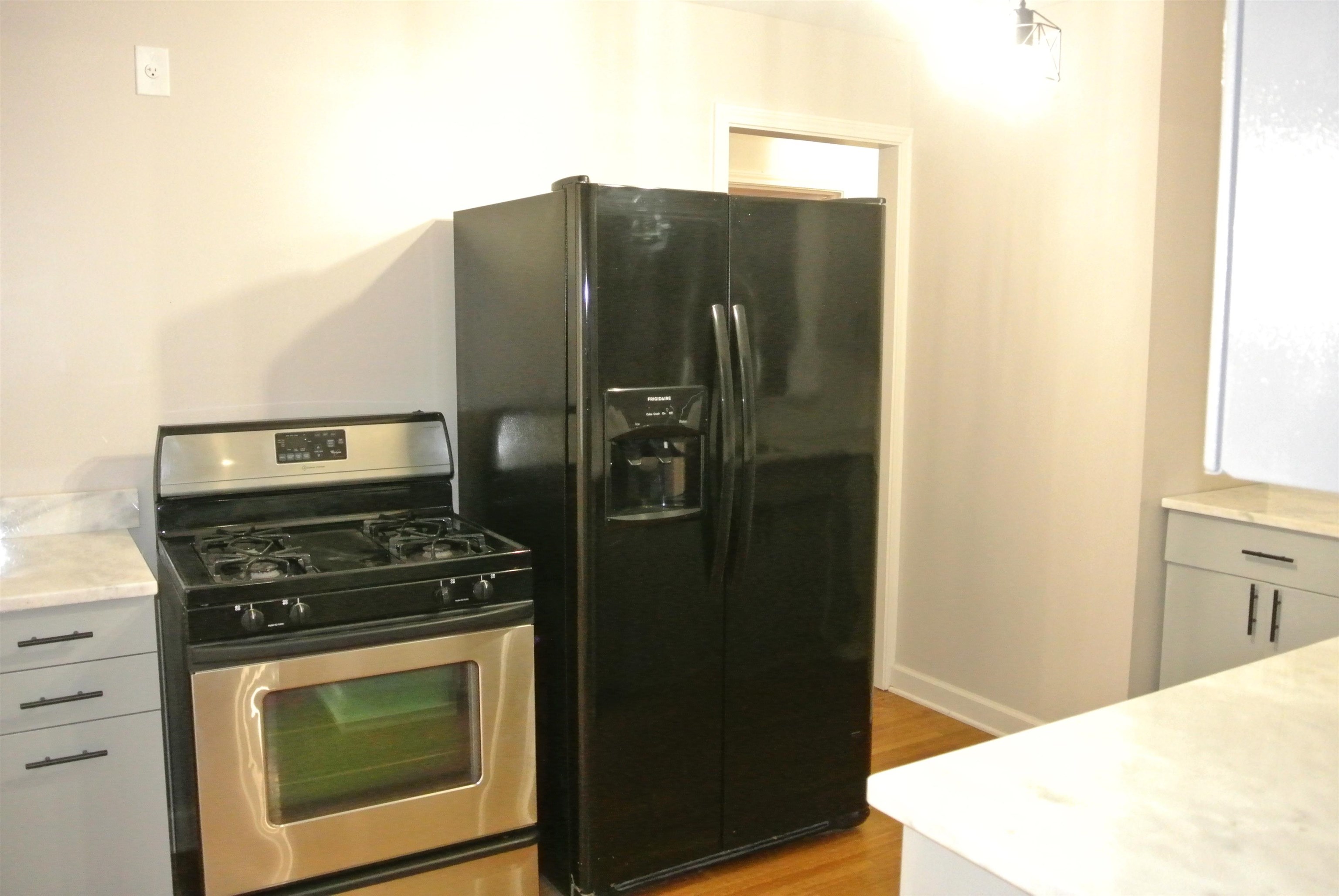 1453 Colonial Road Memphis, TN 38117 - Photo 6 of 19 a kitchen with stainless steel appliances granite countertop a refrigerator and a stove