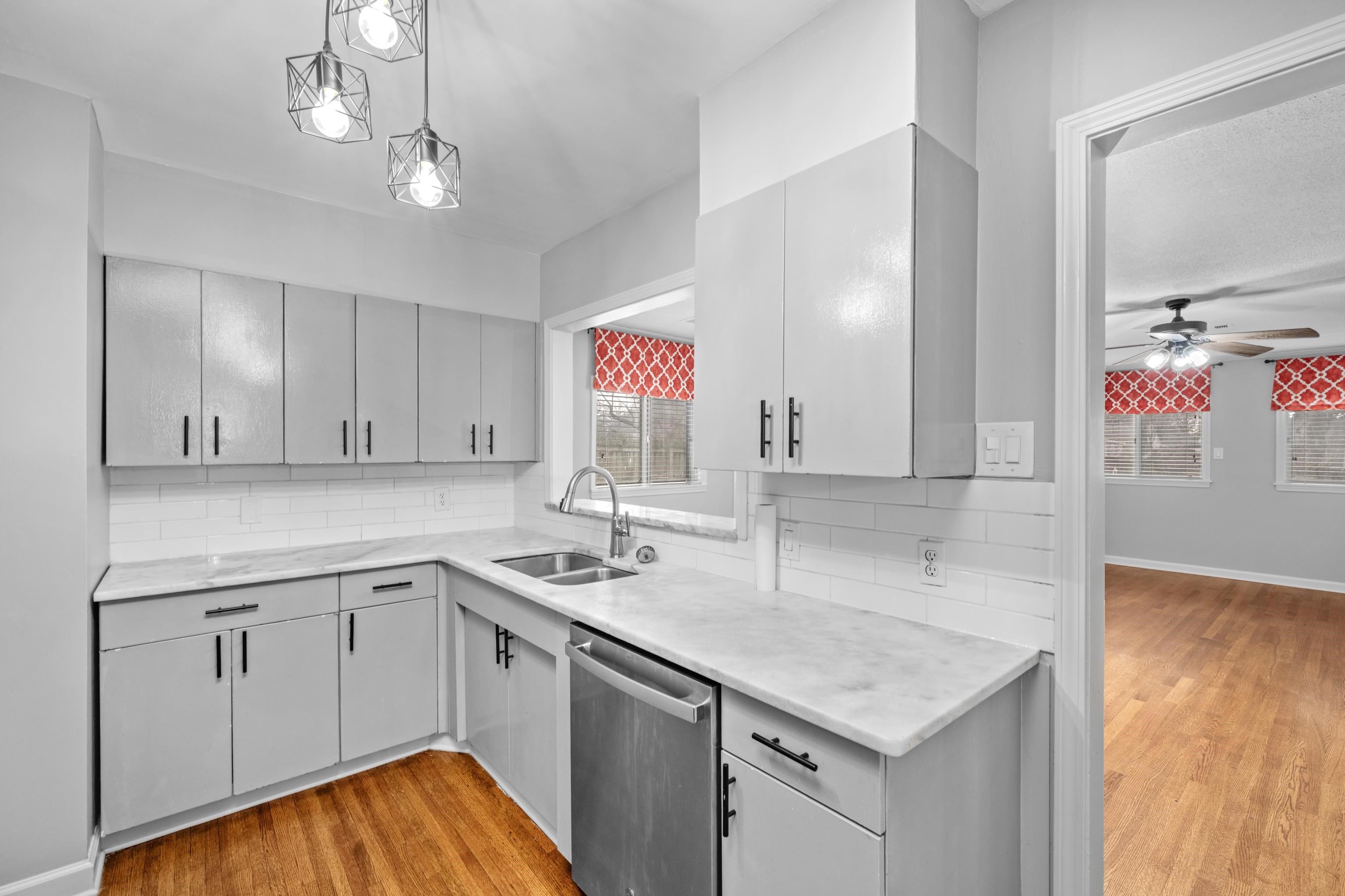 1453 Colonial Road Memphis, TN 38117 - Photo 9 of 36