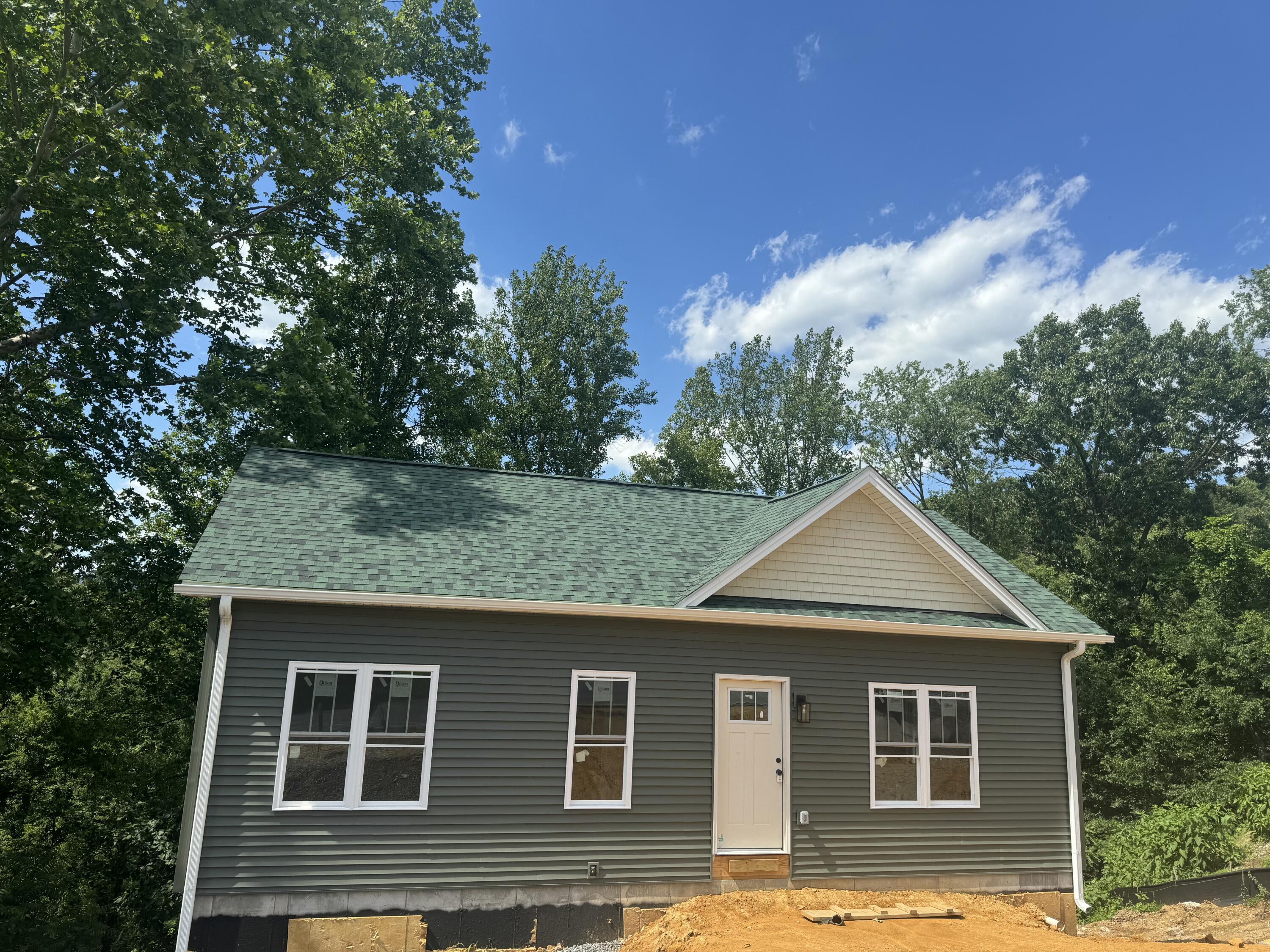 700 Ruddell Road Vinton, VA 24179 - Photo 1 of 4 IMG_3556