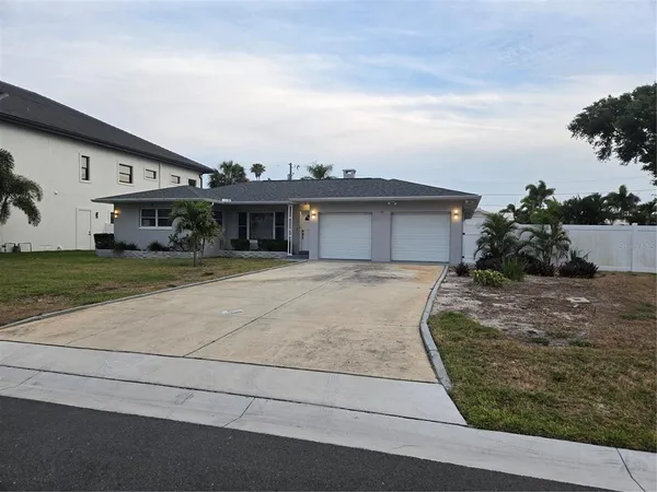 $3,200 | 106 15th Street, Belleair Beach, FL 33786