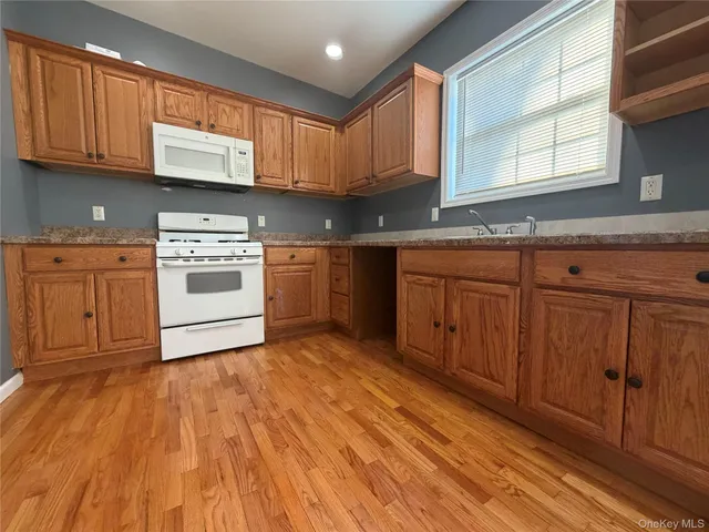 $2,450 | 10 Burnside Avenue, Unit B, Congers, NY 10920