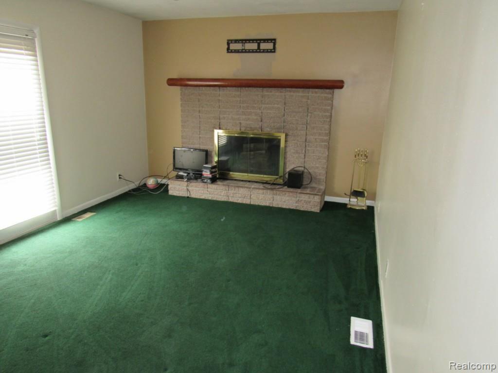 43551 Applewood Road Canton, MI 48188 - Photo 20 of 34 43551 APPLEWOOD CANTON (54).jpg