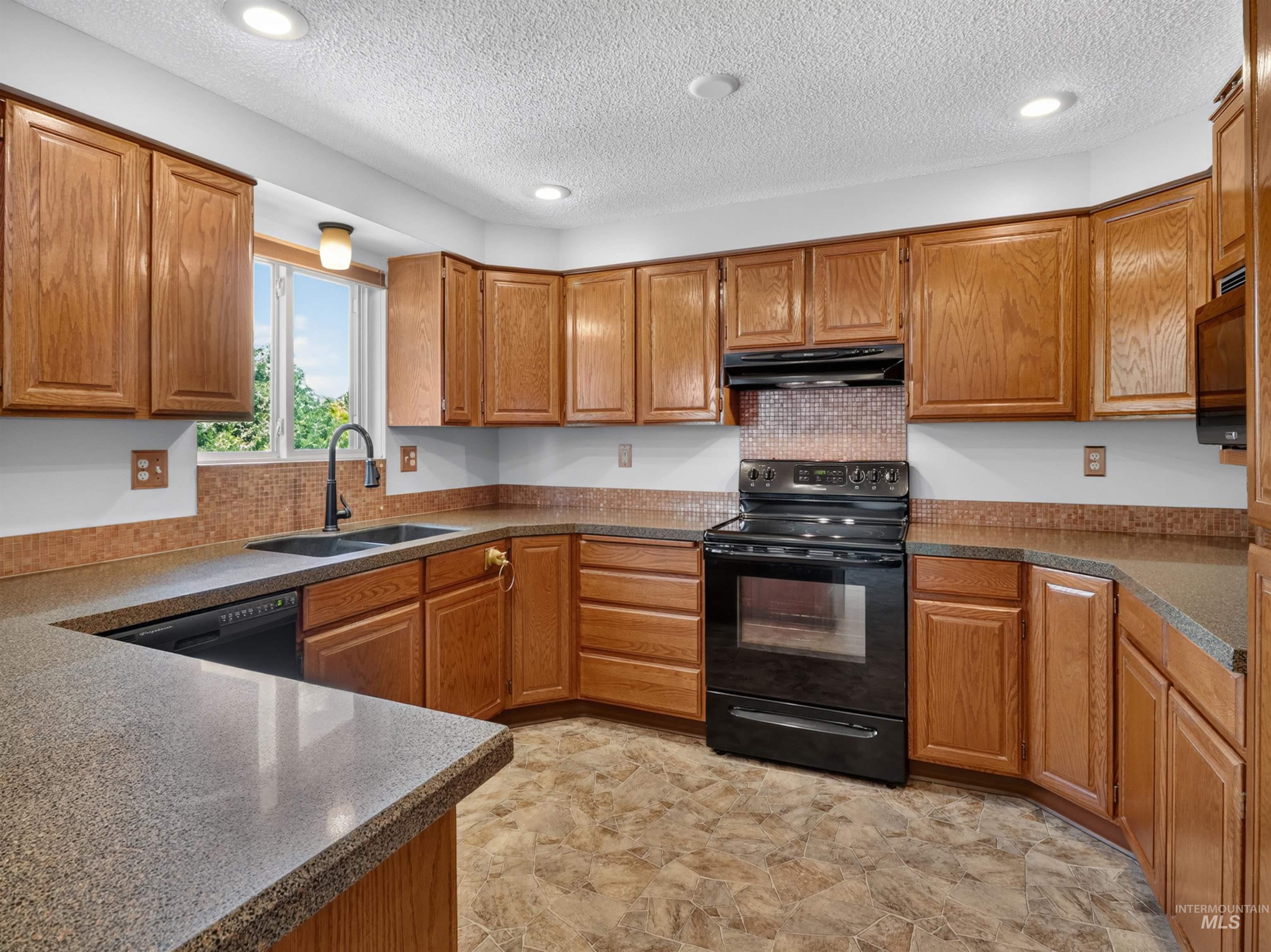 2590 South Cloverdale Road Boise, ID 83709 - Photo 7 of 34