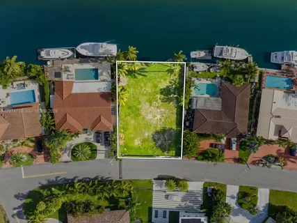 $2,900,000 | 3030 Northeast 164th Street, North Miami Beach, FL 33160