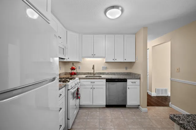 $269,900 | 4 Brookside Drive, Unit 6, Exeter, NH 03833