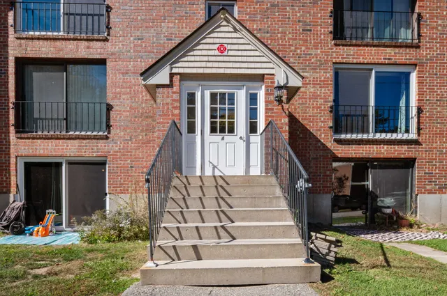 $269,900 | 4 Brookside Drive, Unit 6, Exeter, NH 03833