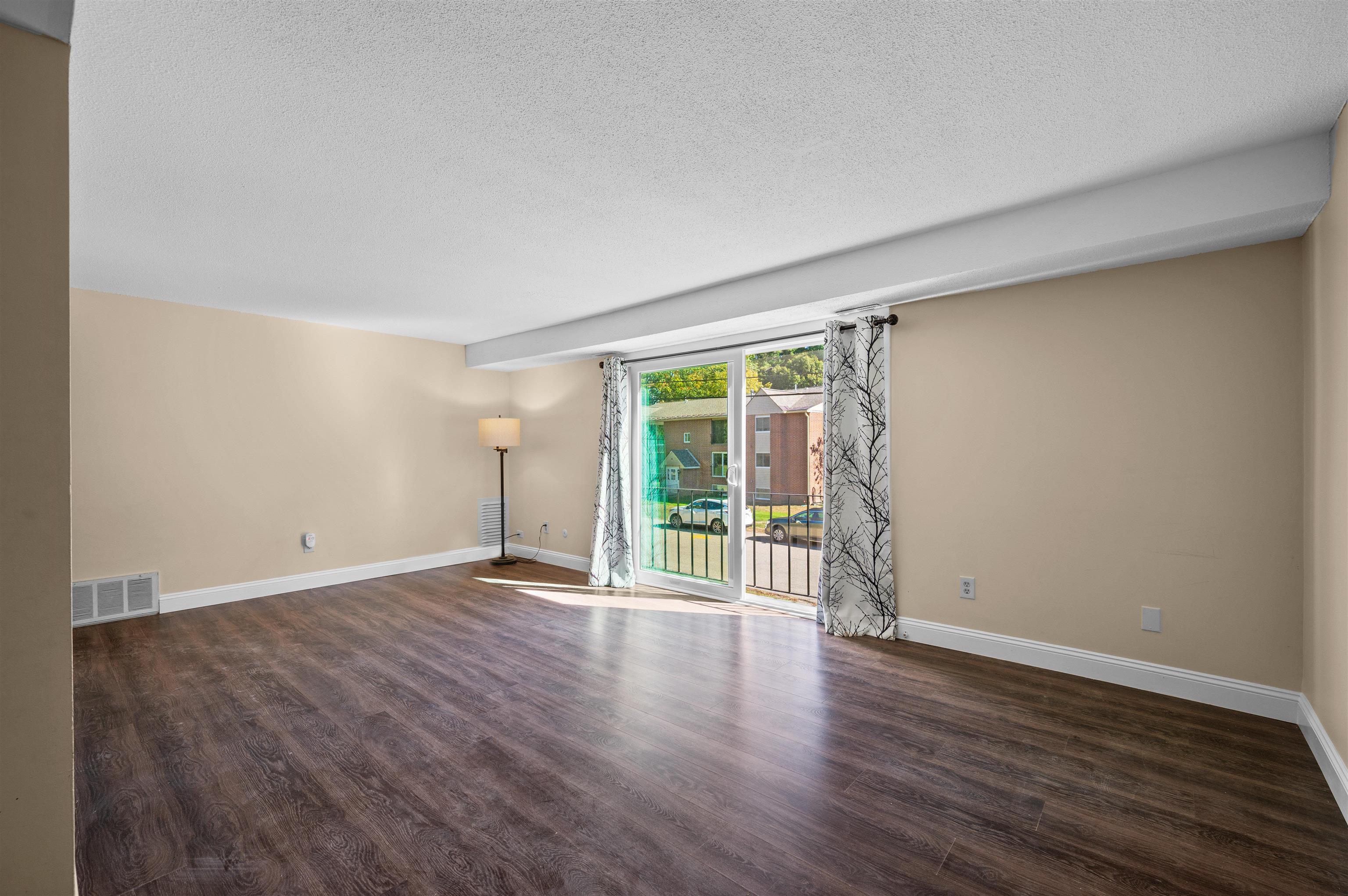 4 Brookside Drive, Unit 6 Exeter, NH 03833 - Photo 4 of 24