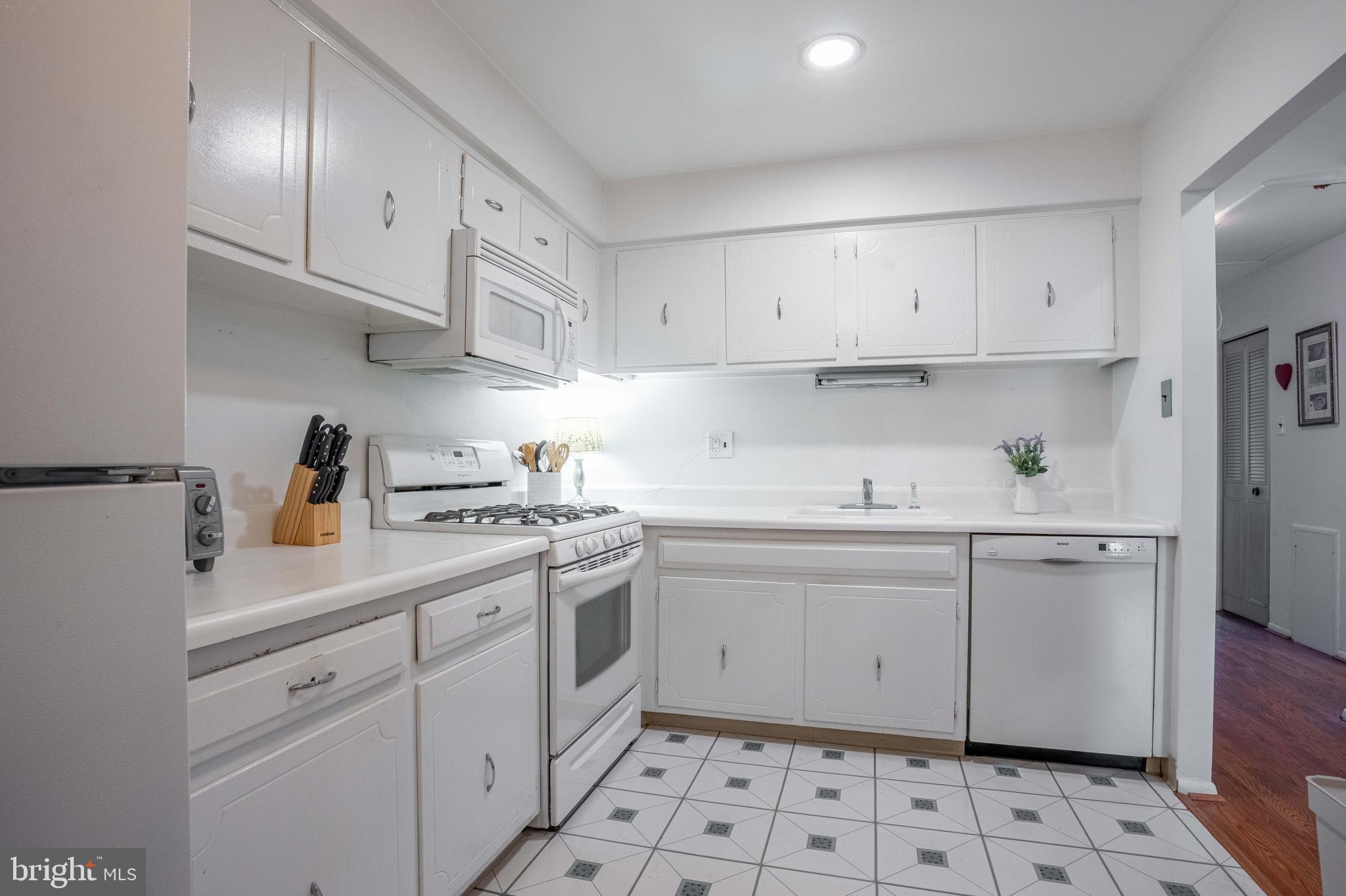 221 Goodford Road Philadelphia, PA 19154 - Photo 8 of 28 Gallery Image 8