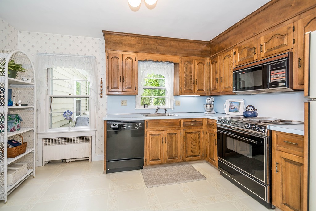 63 Scotland Road Reading, MA 01867 - Photo 11 of 30 Gallery Image 11
