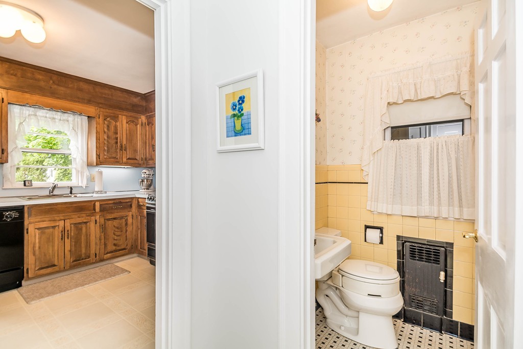 63 Scotland Road Reading, MA 01867 - Photo 13 of 30 Gallery Image 13