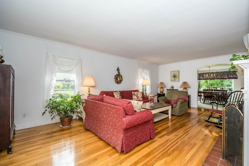 63 Scotland Road Reading, MA 01867 - Photo 3 of 30 Gallery Image 3