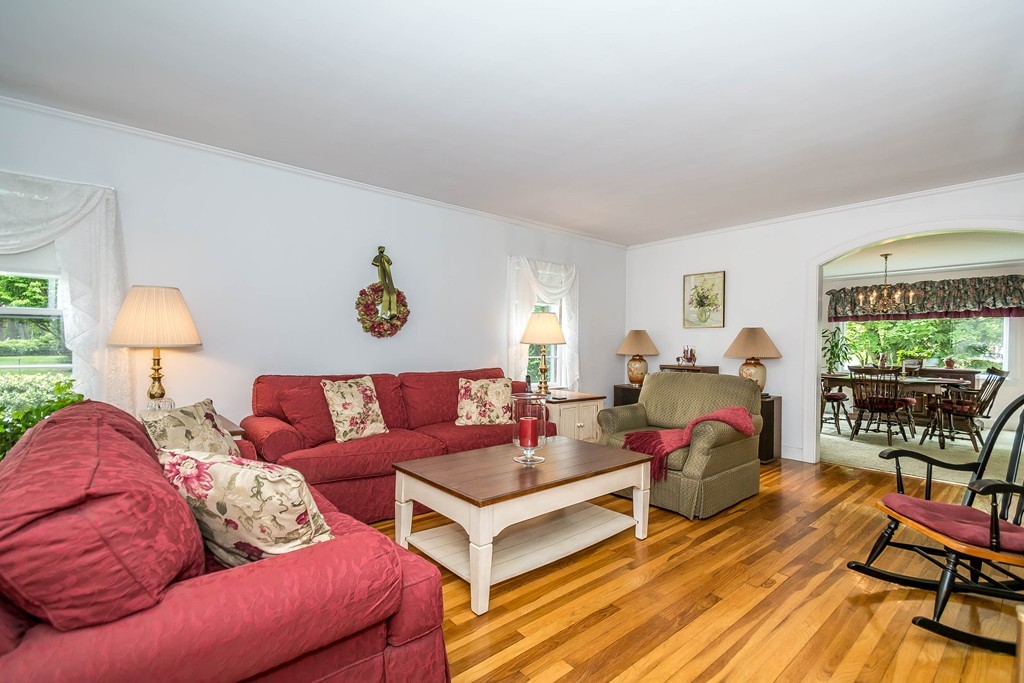 63 Scotland Road Reading, MA 01867 - Photo 4 of 30 Gallery Image 4