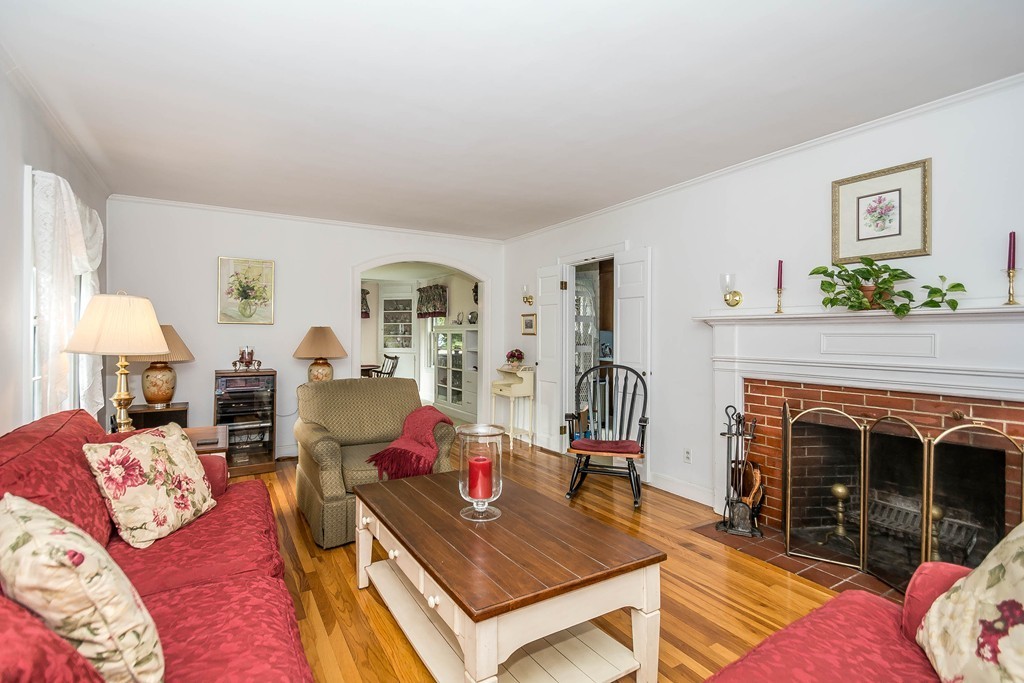 63 Scotland Road Reading, MA 01867 - Photo 5 of 30 Gallery Image 5