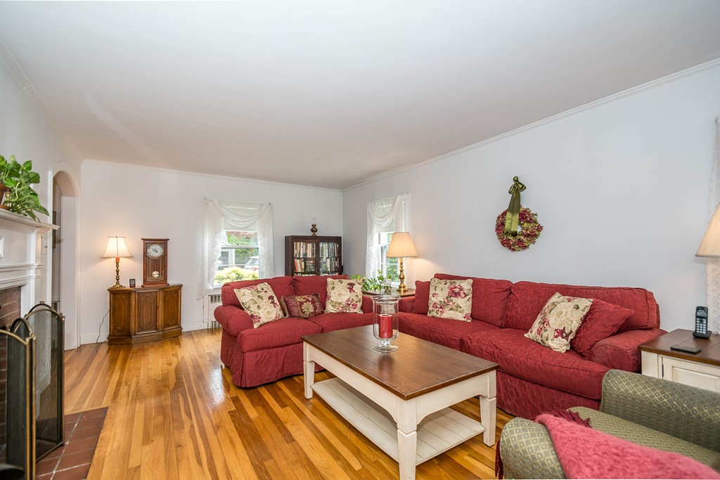 63 Scotland Road Reading, MA 01867 - Photo 6 of 30 Gallery Image 6