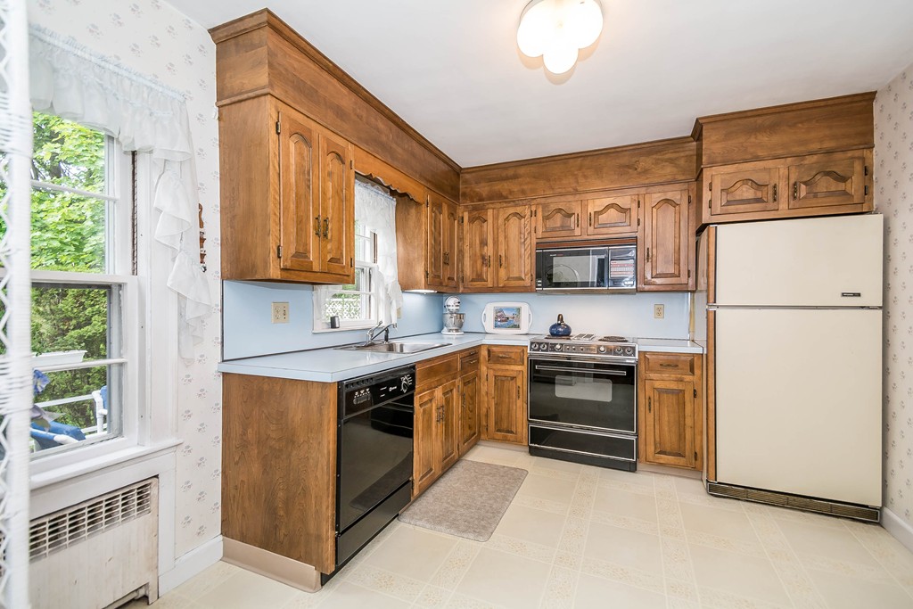 63 Scotland Road Reading, MA 01867 - Photo 10 of 30 Gallery Image 10