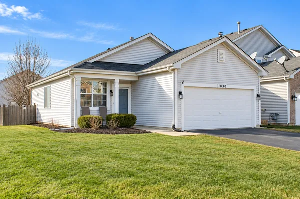 $275,000 | 1830 South Fallbrook Drive, Unit 1830, Round Lake, IL 60073
